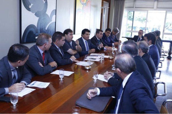 Rodrigo Maia recebe prefeitos para tratar da situação fiscal dos municípios