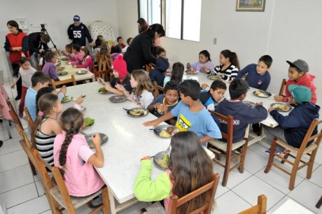 Prato Solid&aacute;rio: Parceria entre prefeitura e empresas serve mais de oito mil refei&ccedil;&otilde;es por m&ecirc;s