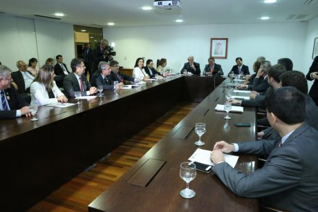 Governo federal se compromete a instalar mesa federativa plena  &nbsp;
