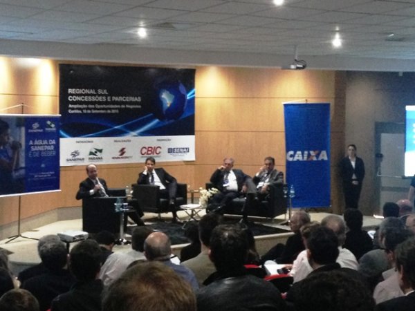 Da esquerda pra direita: Andr&eacute; Dabus (AD Corretora de Seguros), Fernando Vernalha (Vernalha Guimar&atilde;es &amp; Pereira Advogados), Secret&aacute;rio F&aacute;bio Scatolin (Secretario de Planejamento de Curitiba) e Samuel Suss (Agencia Fomento/PR)